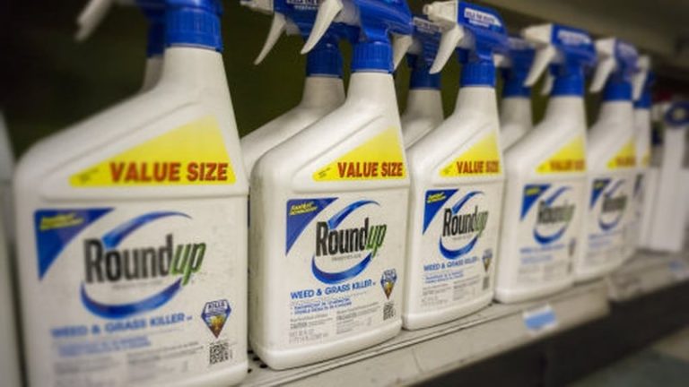 Read more about the article Bayer tells US it could halt Roundup weedkiller sales