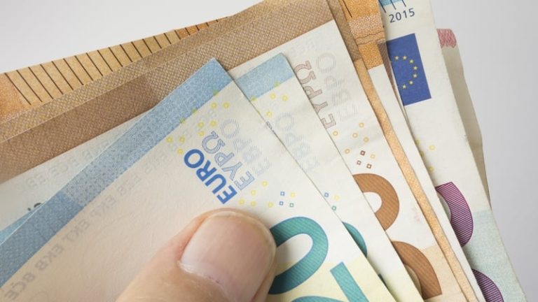 Read more about the article Are bankers’ pay packets about to get a huge bump?
