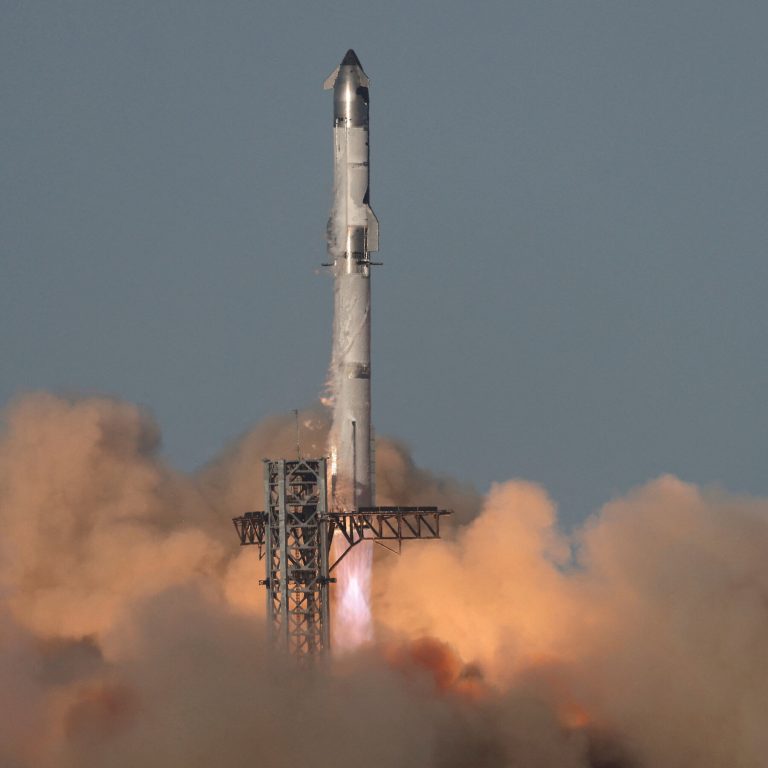 Read more about the article Breakup of SpaceX’s Starship Rocket Disrupts Florida Airports