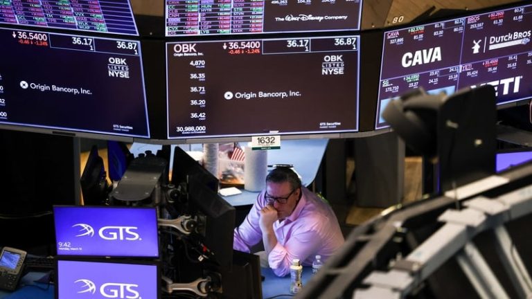 Read more about the article US stocks plunge on recession fears