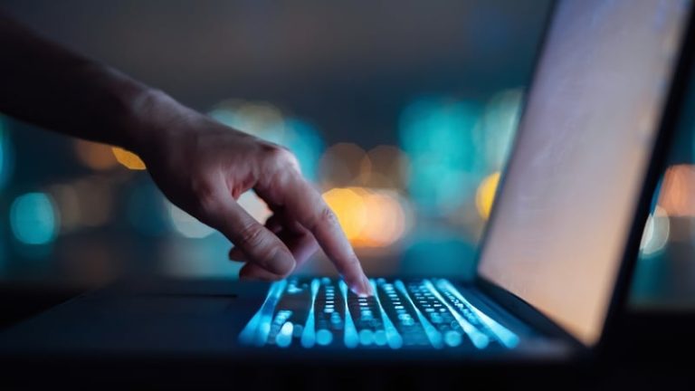 Read more about the article Gambling addict stole €84,000 of laptops from employer