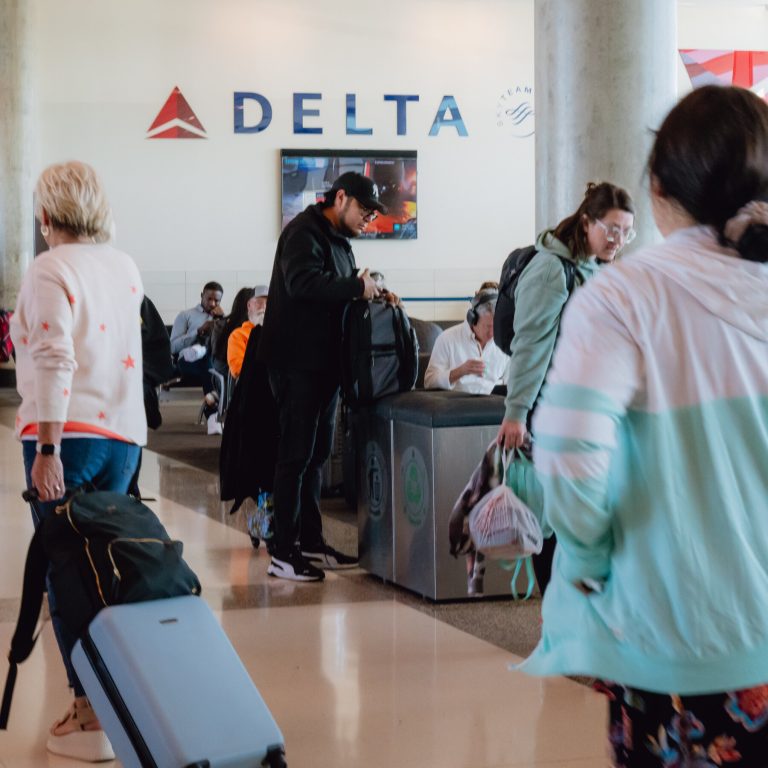 Read more about the article Delta Air Lines Lowers Profit Outlook on Weaker Demand