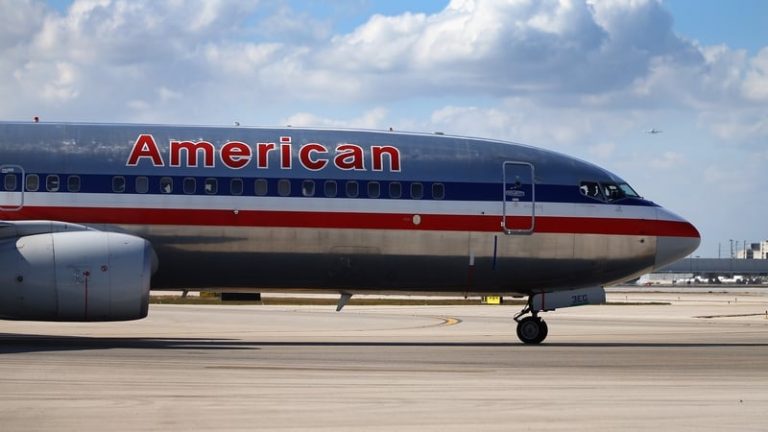 Read more about the article ‘Big Three’ US airline stocks tumble on lower forecasts