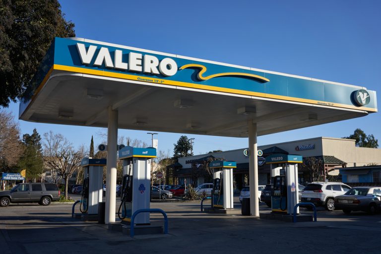 Read more about the article Is Valero Energy Stock Underperforming the Nasdaq?