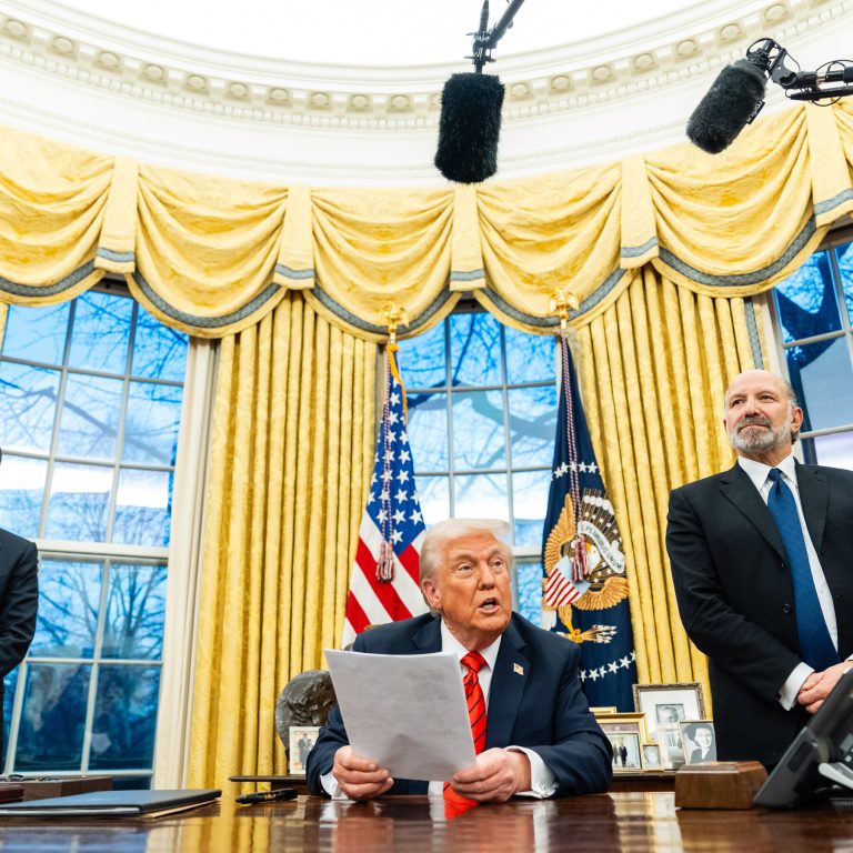 Read more about the article A Timeline of Trump’s Tariff Fight With Canada, Mexico, China and the E.U.