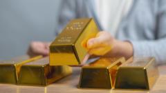 gold-price-hits-$3,000-as-trade-tensions-mount