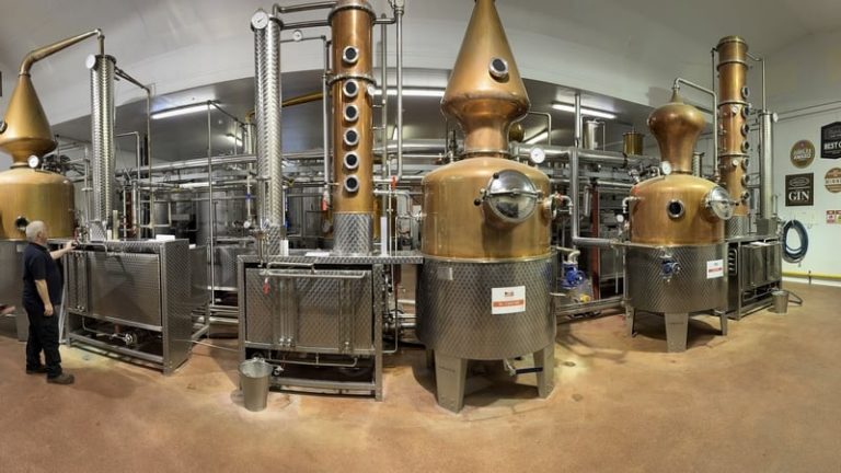 Read more about the article Tariffs ‘would knock us out of US market’ – gin producer