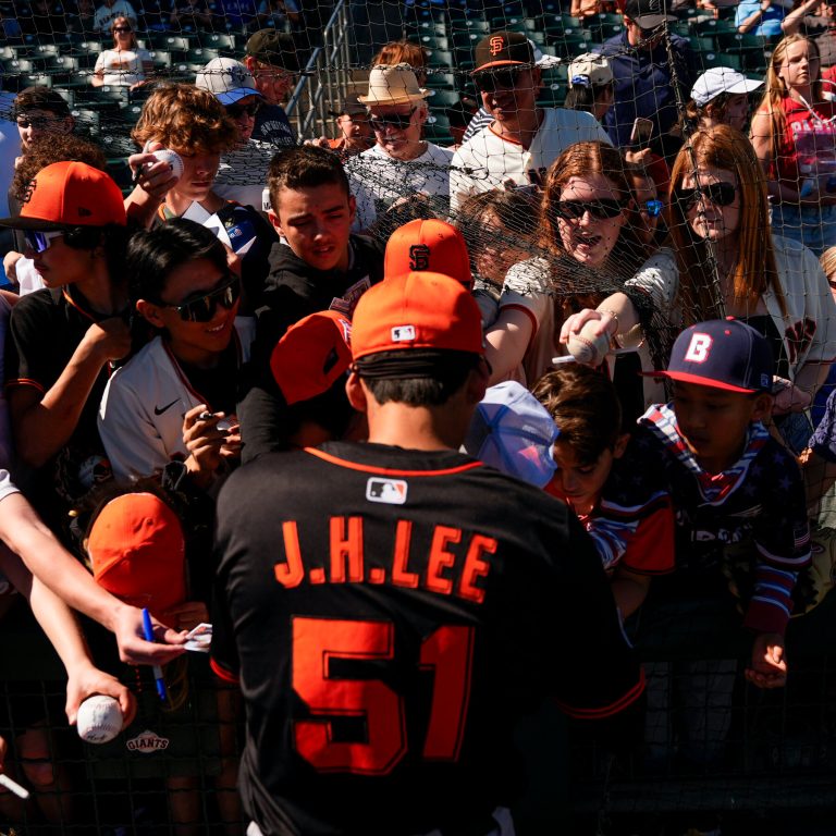 Read more about the article San Francisco Giants Sell Stake to Private Equity