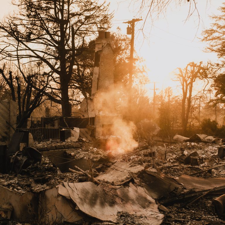 Read more about the article Edison’s Power Lines Were Under Strain 14 Hours Before Eaton Fire