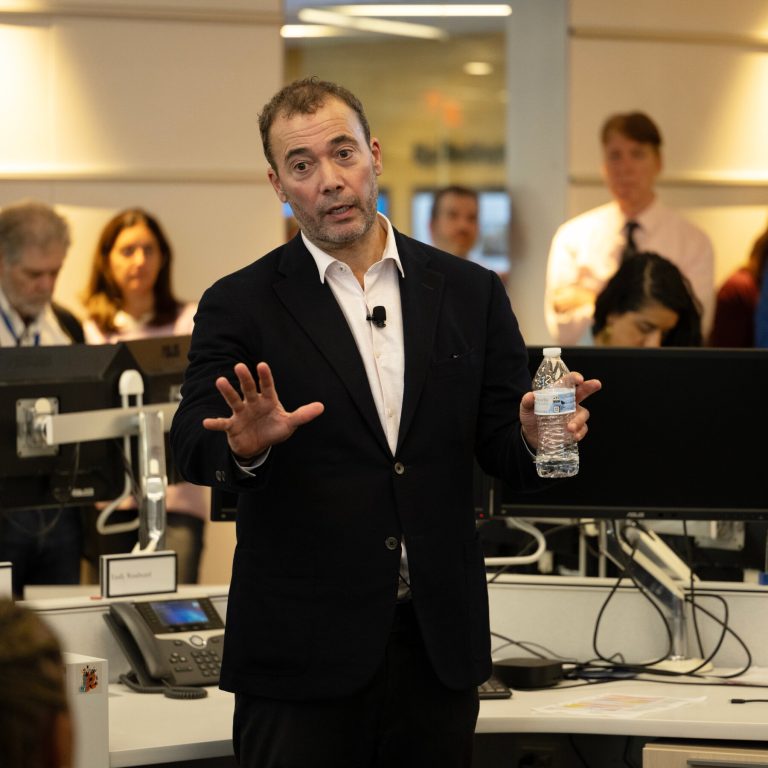 Read more about the article Top Washington Post Alumni Urged Jeff Bezos to Replace C.E.O.