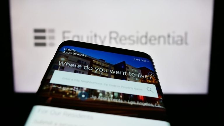 Read more about the article Equity Residential Stock: Is EQR Outperforming the Real Estate Sector?