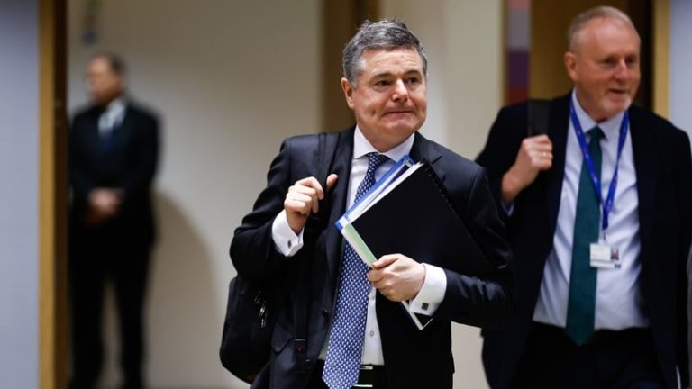 Read more about the article Donohoe warns US tariffs could reduce Irish job growth