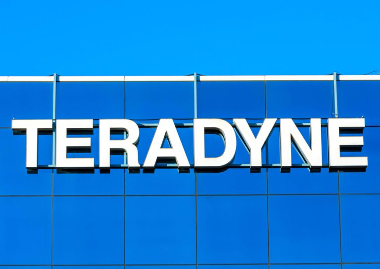 Read more about the article Teradyne Stock: Is TER Underperforming the Technology Sector?