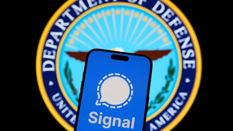 Read more about the article Signal boss defends messaging app’s security