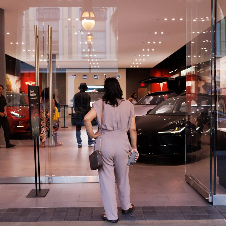 Read more about the article Tariffs Could Give Tesla and Musk a Leg Up on Rivals