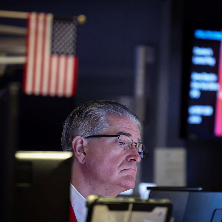 Read more about the article Stocks Slump Ahead of Trump’s Auto Tariffs