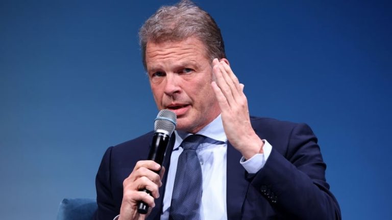 Read more about the article Deutsche Bank extends CEO’s mandate and revamps board