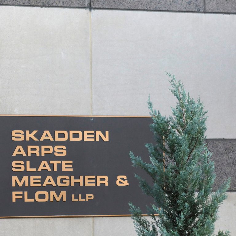 Read more about the article Law Firm Skadden Arps Seeks Deal to Avert Trump Executive Order