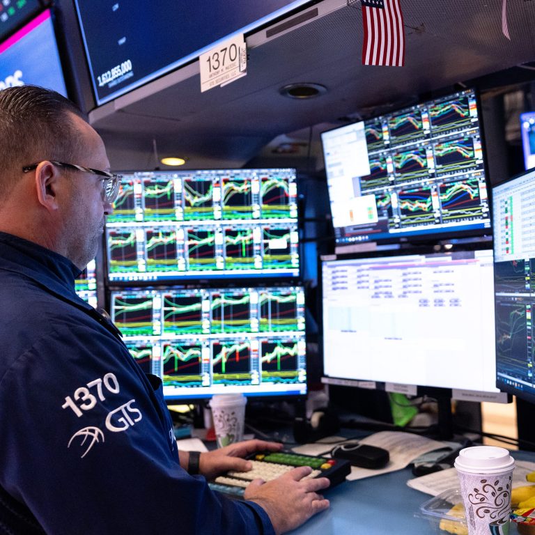 Read more about the article Auto Stocks Tumble After Trump’s Tariffs Announcement