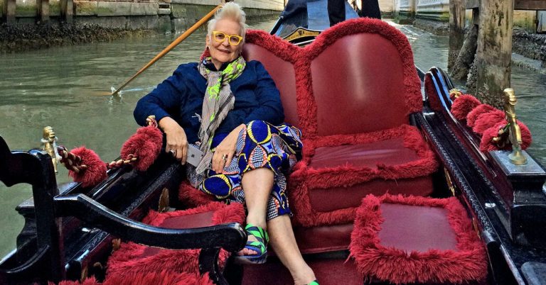 Read more about the article Gai Gherardi, Who Made Eyeglass Frames Fashion Statements, Dies at 78