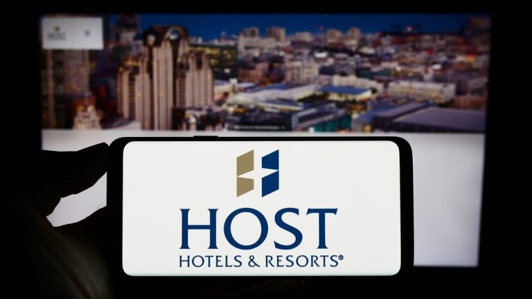 Read more about the article Host Hotels & Resorts Stock: Is HST Underperforming the Real Estate Sector?