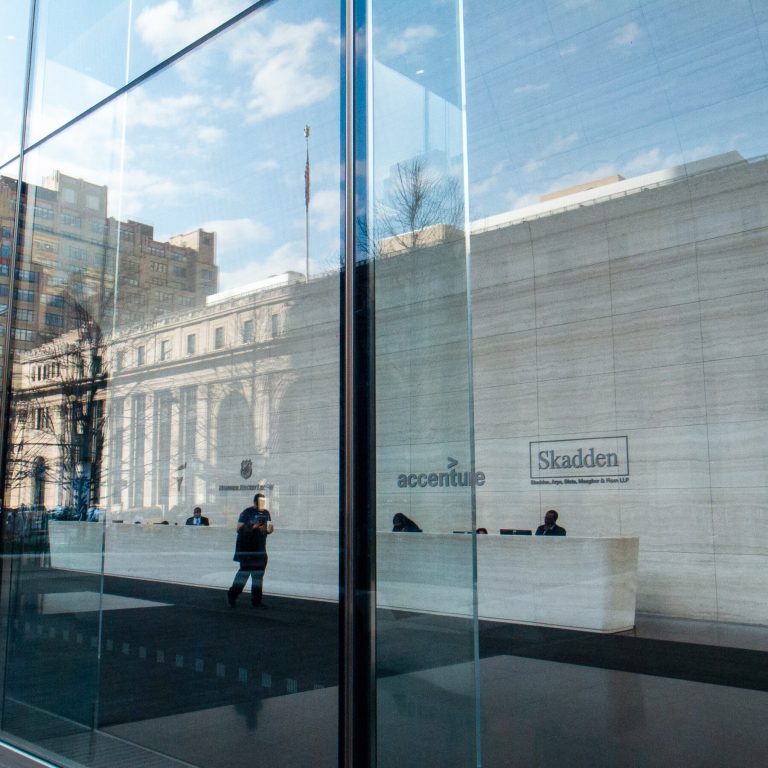 Read more about the article Elite Law Firms’ Deals With Trump Decried by Their Associates