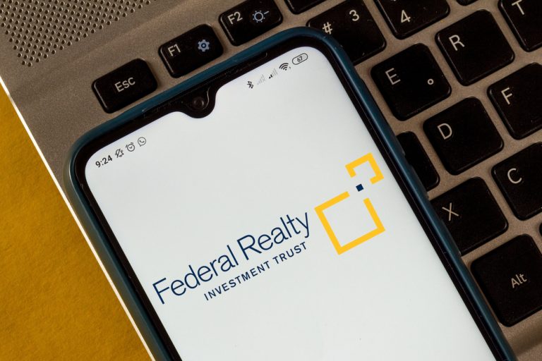 Read more about the article Federal Realty Stock: Is FRT Underperforming the Real Estate Sector?