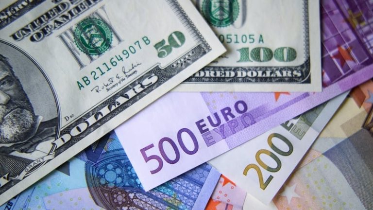 Read more about the article Dollar slides as investors seek safe havens after tariffs