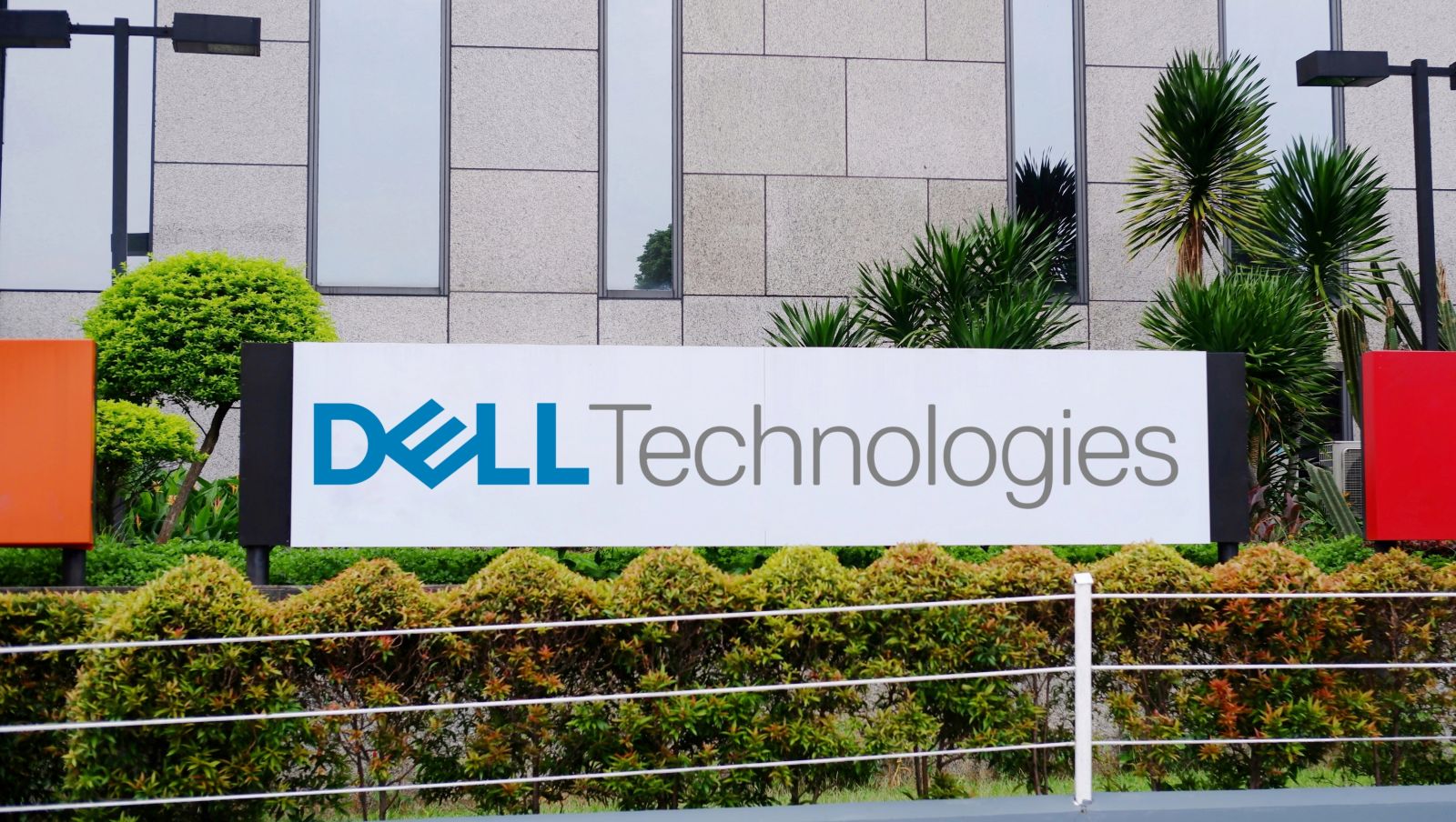 how-is-dell’s-stock-performance-compared-to-other-technology-stocks?