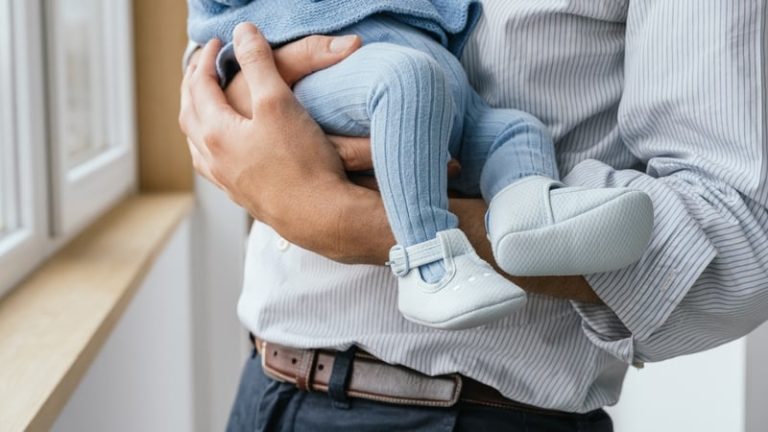 Read more about the article Only half of fathers taking paternity leave, report says