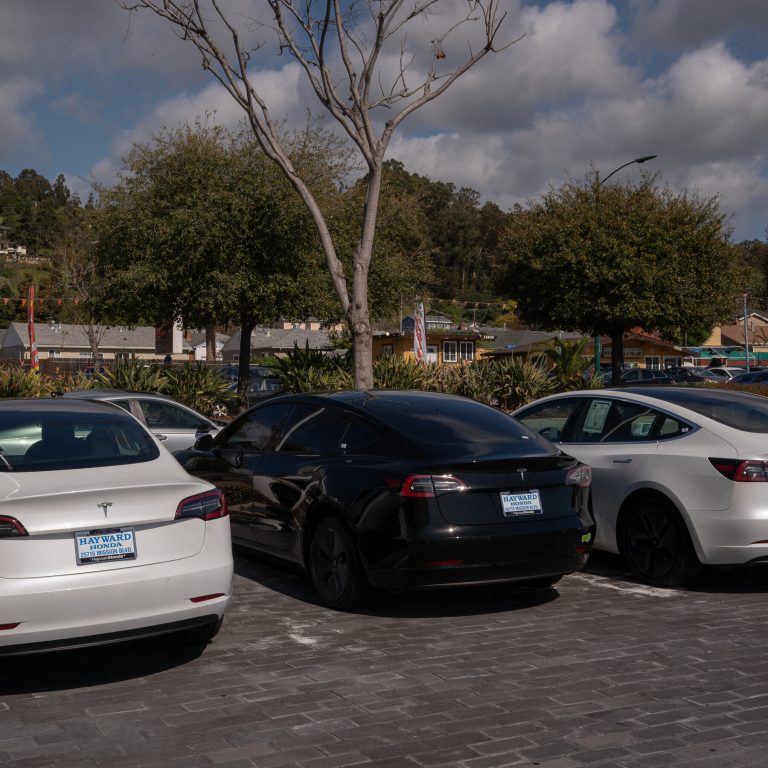 Read more about the article Used Tesla Market Heats Up as Owners Sell to Protest Elon Musk