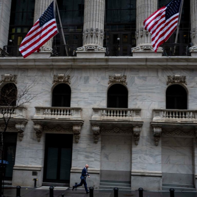 Read more about the article Global Stocks Recoup Some Losses Amid Trump Tariff Tensions