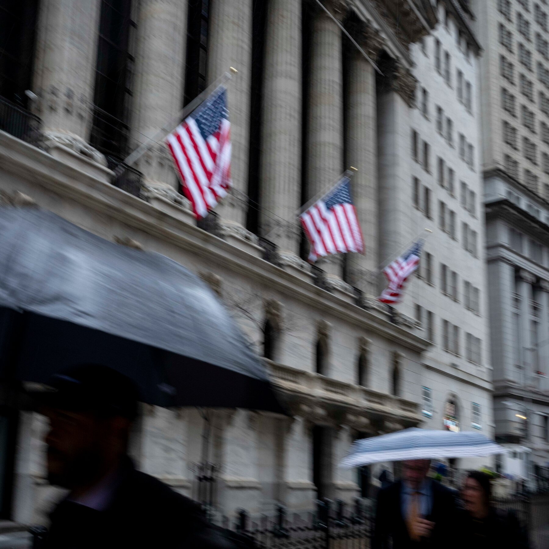 wall-street-bursts-with-anger-over-tariff-‘stupidity’