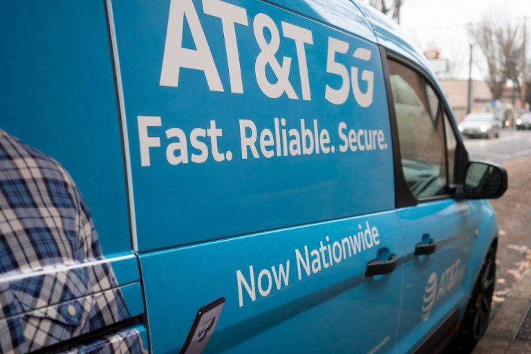 Read more about the article Earnings Preview: What To Expect From AT&T