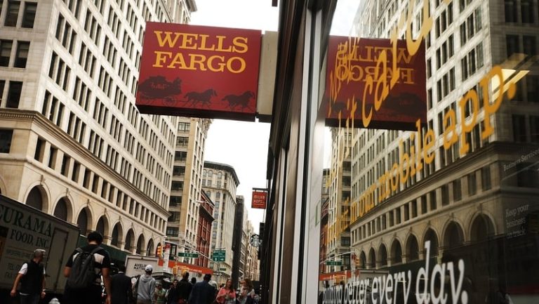 Read more about the article Wells Fargo beats profit estimates but CEO issues warning