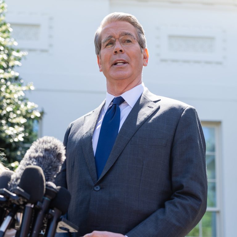 Read more about the article Bessent Takes Tricky Center Stage as Trade Wars Roil U.S. Economy