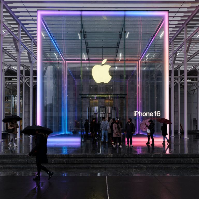 Read more about the article As Tariffs Hit, Americans Are Racing to Buy Car Seats, iPhones and Christmas Gifts