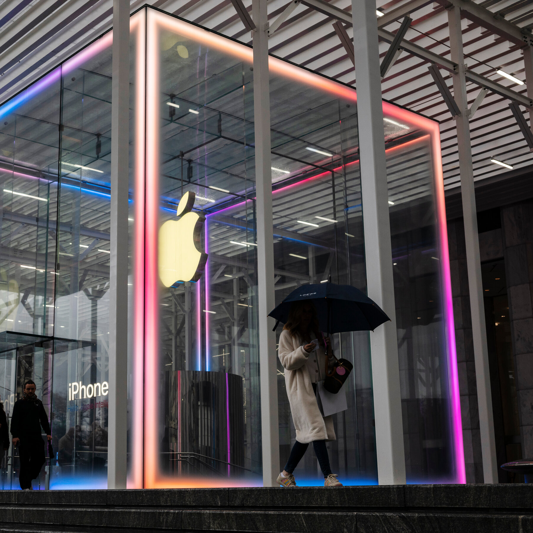 trump-adds-tariff-exemptions-for-smartphones,-computers-and-other-electronics
