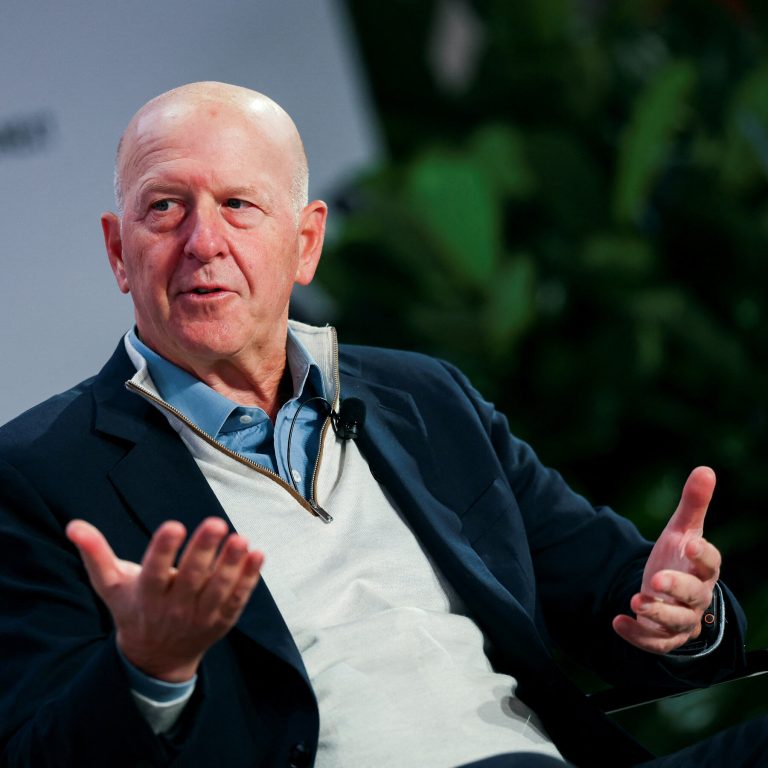 Read more about the article Goldman Sachs Avoids Mentioning the Word ‘Tariffs’ Amid Trump Trade Policy Uncertainty