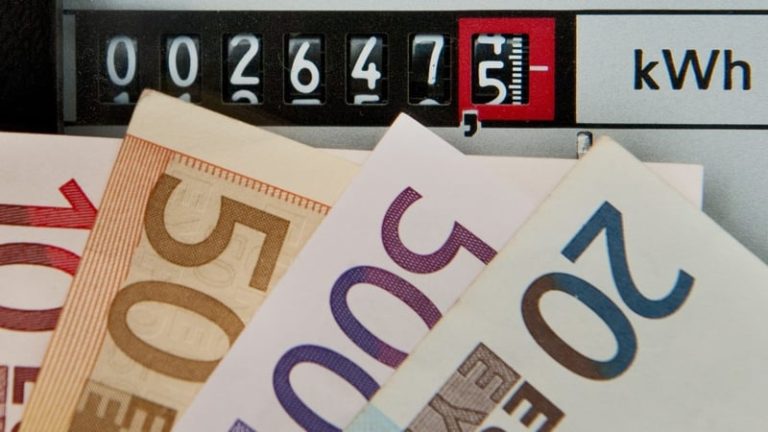 Read more about the article Rise in electricity costs amid move from fossil fuels