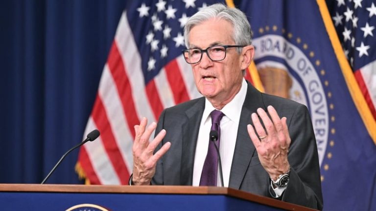 Read more about the article US stocks fall amid continuing Trump attacks on Fed chair