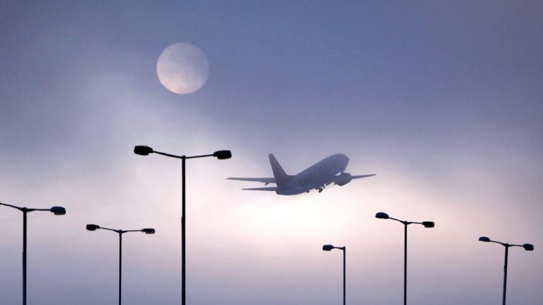 Read more about the article Economic worries may hit airline results as bookings drop
