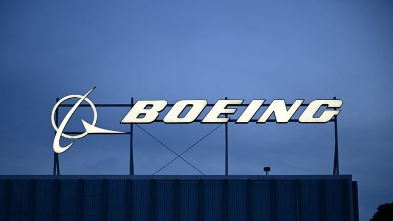 Read more about the article Boeing posts smaller quarterly loss on higher deliveries