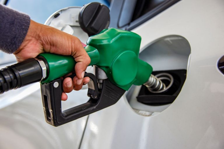 Read more about the article Dollar Weakness and Stock Gains Lift Crude Prices