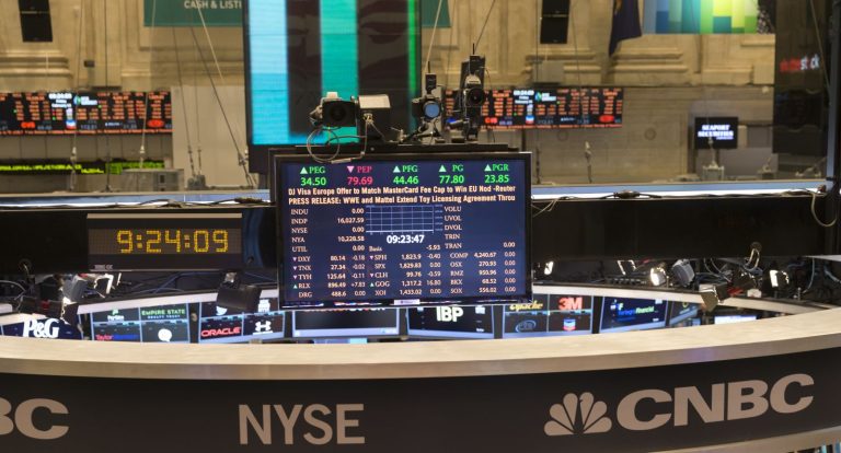 Read more about the article Stocks Rally on Strength in Big Tech and Dovish Fed Speak