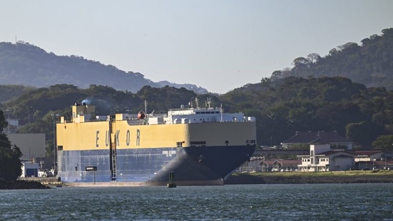 Read more about the article Trump urges ‘free’ transit for US ships through canals