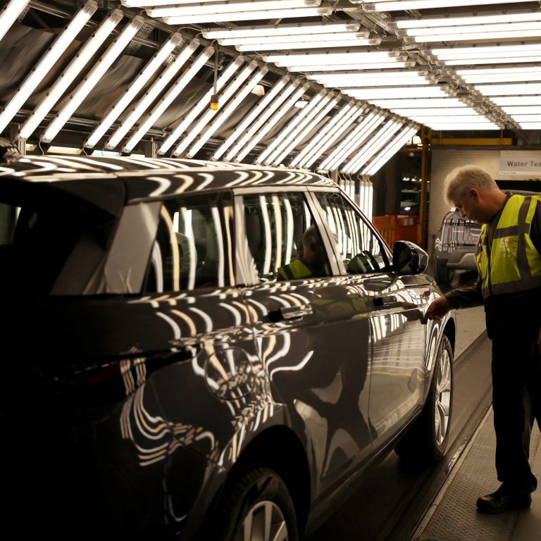Read more about the article Trump’s Tariffs Squeeze an Already Struggling British Car Industry