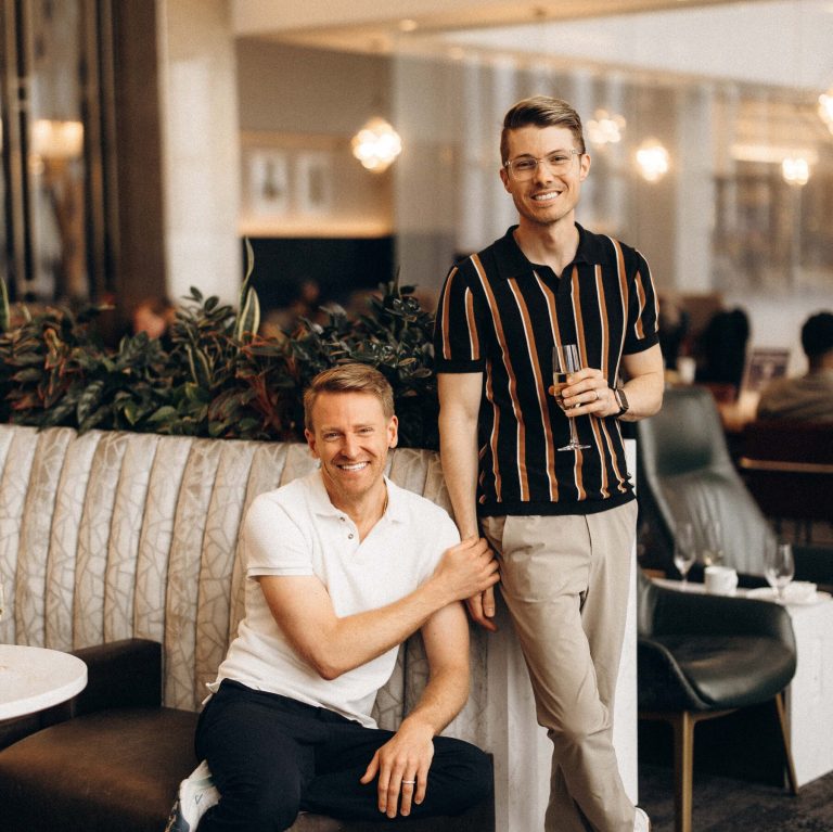Read more about the article Single Travelers Are Finding Love in Airport Lounges