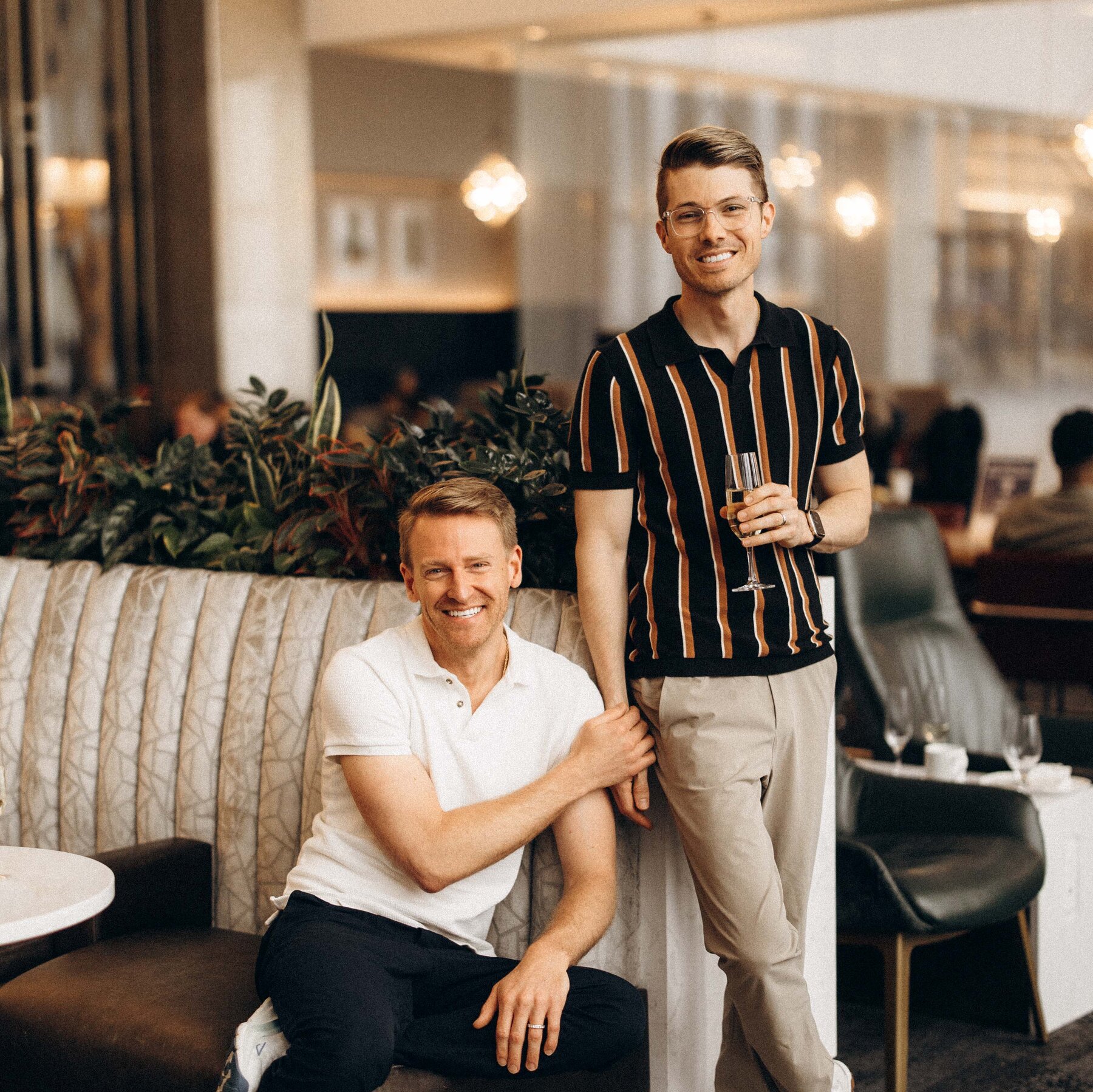single-travelers-are-finding-love-in-airport-lounges