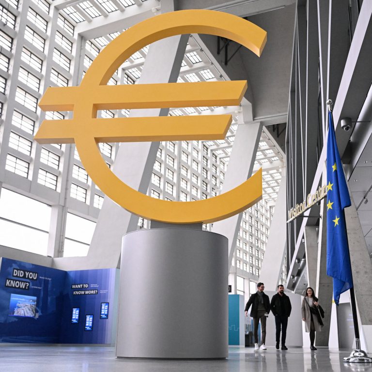 Read more about the article U.S. Dollar’s Weakness Creates an Opportunity for the Euro. Can It Last?
